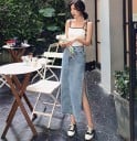 Falda de mezclilla azul claro para mujer con alta abertura y dobladillo deshilachado Efecto desgastado Bolsillos frontales Corte recto Algodón 4
