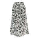 Falda de mujer con estampado de leopardo y abertura. 7