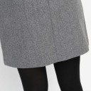Falda mini elegante para mujer de corte ligeramente acampanado con cinturilla recta. Tela de algodón y poliéster con superficie ligeramente 5