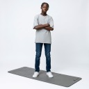 Fällbar träningsmatta 183 x 61 x 0,4 cm med relieferad yta och riktlinjer för yoga, pilates, stretching och träning hemma eller på resande fot 4