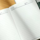 Farbenfroher A5-Notizblock mit Retro-Softcover. Stilvolles Notizbuch mit Schnalle für Schule, Arbeit und private Notizen. 3