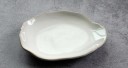 Farfurie ceramică asimetrică cu margine ondulată Contur lucios deschis și bordură maronie Veselă pentru servire și masă modernă 2