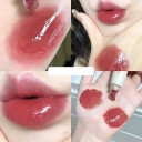 Farvet lipgloss Fugtgivende lipgloss Plejende og nærende gloss Flydende blank læbestift 5 ml 4