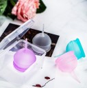 Farvet menstruationskop med æske J3312 4