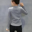 Felpa aderente da donna con zip e maniche lunghe Due tasche sul petto con patta Scritta e striscia a contrasto sulle maniche Materiale 5