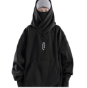 Férfi kapucnis pulóver garbóval Egyszínű pulóver szimbólummal és zsebekkel pamut, poliészter és spandex keverékéből Kényelmes modern streetwear 2