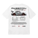 Férfi póló versenyautós mintával technikai rajzzal a háton és kis nyomtatással a mellkason, rövid ujjú, laza szabású 8