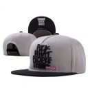 Férfi snapback felirattal 1