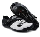 Fietsschoenen voor mannen en vrouwen Carbonvezelzool Klittenbandsluiting en gesp Geperforeerde neus Zwart-witte uitvoering 1