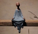 Figurine décorative moine assis 4