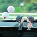 Figurines fille et garçon avec des ballons 2
