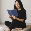 Flipfodral 6,8 tum för Kindle Paperwhite 5 11:e generationen 2021 med vikbar klaff som stativ och magnetisk stängning 4