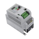 Frekvenční měnič 1,5 kW 220 V jednofázový i třífázový vstup třífázový výstup 220 V proud 7 A regulace otáček šedý na čerpadlo a motor 2