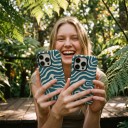 Funda de doble capa para iPhone 17 Pro Max Patrón de rayas onduladas Verde petróleo y crema Resistente a caídas y arañazos Para el día a día 7
