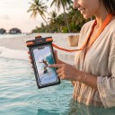 Funda impermeable para teléfono 20 x 10,3 cm con protección IPX8 negra con correa naranja para el cuello y ventana transparente para la cámara 4