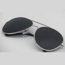 Gafas perforadas para mejorar la visión 3