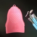 Gant en silicone pour le nettoyage des pinceaux 6