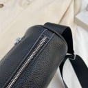 Geantă crossbody din piele pentru femei, în formă de semilună Curea lată și ajustabilă Închidere cu fermoar Dungi roșii Neagră 24 x 18 x 9 cm 3