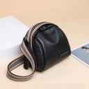 Geantă crossbody pentru femei, cu formă rotunjită Curea lată cu model în dungi Închidere cu fermoar Piele și poliester Dimensiuni 23 x 5