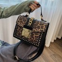 Geantă de damă de mână și pe umăr cu model leopard Lanț auriu și ținte metalice Clapă cu închidere Bretea ajustabilă din piele PU 2
