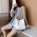 Geantă de damă din piele artificială, formă pătrată, curea lată, accesoriu decorativ în formă de etichetă, dimensiuni 25 x 25 x 14 cm 7