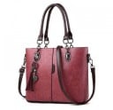 Geantă de mână pentru femei cu bretea detașabilă pe umăr Aspect vintage Piele artificială Pandantiv cu pisică și ciucure Dimensiuni 31 x 24 x 7