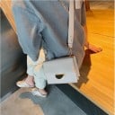 Geantă de umăr pentru femei cu clapetă și detaliu metalic semicircular Curea lată cu carabină Formă pătrată Piele PU 18,5 x 8 x 14 cm 8