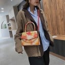 Geantă mică de damă de mână sau pe umăr cu model batikat Clapă cu lanț decorativ Piele sintetică Curea lungă 23 x 8 x 17 cm 6