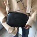 Geantă mică de damă pentru umăr și crossbody Formă rectangulară cu inscripție reliefată Curea textilă lată Piele artificială 18 x 13 x 7 cm 6