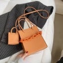 Geantă mini pentru femei în formă de sacoșă Două mânere scurte Curea lungă pe umăr Lanț decorativ de culoarea genții Piele artificială 19 x 4