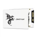Gebruikte interne SSD schijf 500 GB SATA III in 2,5" formaat en afmetingen van 10 x 7 x 0,7 cm in witte kleur voor data en systeem in laptop 1