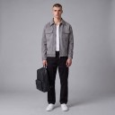 Giacca autunnale da uomo in suede con zip metallica, colletto a camicia e quattro tasche frontali, taglio dritto corto 11