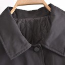 Giacca corta da donna con colletto a camicia e fodera trapuntata Orlo regolabile con cordino Due tasche sul petto con patta Poliestere e cotone 3