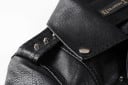 Giacca corta da donna in ecopelle nera con stampe bianche Zip diagonale Borchie metalliche Cintura con fibbia Tasche con zip Spalline 5