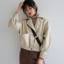 Giacca corta da donna in ecopelle Vestibilità oversize ampia Collo a revers largo Chiusura con bottoni a pressione Grandi tasche e maniche 6