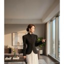 Giacca da donna con colletto e spalle arricciate Chiusura con 4 bottoni Vestibilità aderente Orlo arrotondato Poliestere Nero Per l'ufficio 2