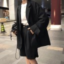 Giacca e pantaloni corti da donna 1