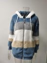 Giacca in peluche da donna con cappuccio e strisce orizzontali colorate Taglio lungo e ampio Chiusura con zip Polsini a costine Poliestere 7