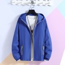 Giacca leggera da donna con cappuccio e zip Materiale leggero in poliestere e nylon Due tasche con zip Maniche elastiche Vestibilità 8