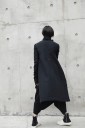 Giacca lunga asimmetrica da donna con colletto alto Taglio ampio a strati con fondo trapuntato e schiena allungata Cotone nero 4
