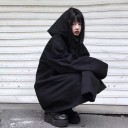 Giacca oversize da donna con cappuccio Nera Cotone Chiusura con bottoni Taglio lungo e ampio Maniche lunghe e larghe Tasche laterali 2