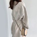 Giacca primaverile da donna in lino con cintura in vita a bottoni Colletto a rever Quattro tasche con patta Taglio più lungo sui fianchi Beige 4