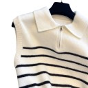 Gilet da donna bianco lavorato a maglia senza maniche con righe nere, colletto e zip al collo e bordi a costine taglia universale 7