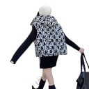 Gilet da donna con cappuccio e chiusura a zip su tutta la lunghezza con motivo bianco e nero su tutta la superficie e tasche 9