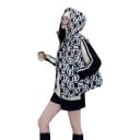 Gilet da donna con cappuccio e chiusura a zip su tutta la lunghezza con motivo bianco e nero su tutta la superficie e tasche 6
