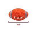 Giocattolo fischiante in lattice per cani a forma di palla da rugby 9 cm pallina interattiva per la pulizia dei denti 2