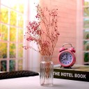 Glasvase transparent 13,5 x 5 cm Hohe Dekovase mit zarter Vertiefung Eleganter Blumenbehälter Tischdeko 4