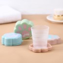 Gobelet pliable avec étui en forme de patte 4
