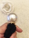 Gommette à cheveux avec grande perle 2