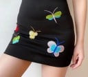Gonna nera mini da donna con farfalle ricamate Gonna a tubino aderente sopra il ginocchio con zip sul retro Poliestere spandex e microfibra 3